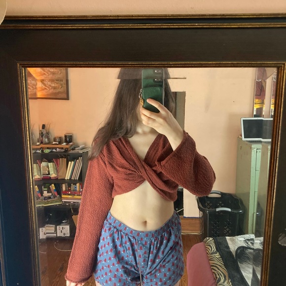 *Sold* NWT UO twist front sweater size S - Picture 3 of 5